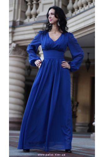 Длинное темно-синее атласное платье напрокат